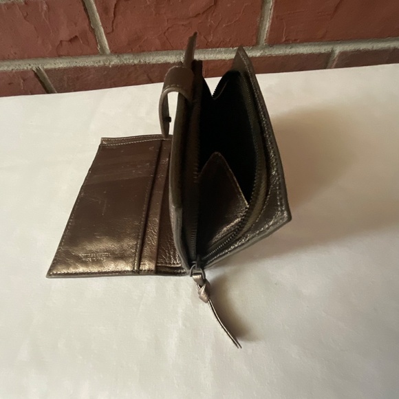 •Bottega Veneta Metallic Gold/Brown Leather  Bifold Wallet - Picture 6 of 16